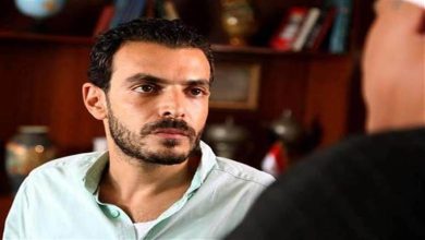 صورة أحمد خالد أمين ينعى مشرف الإضاءة أحمد الجمل:”ساعدتني ووقفت جنبي”