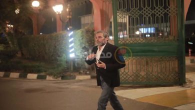 صورة بالصور.. نجوم الفن في عزاء الفنان الراحل عثمان محمد علي