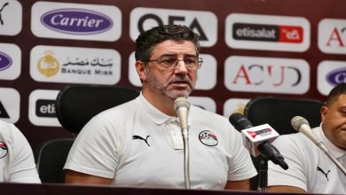 صورة بعد استبعاد الشحات من منتخب مصر.. فيتوريا يراقب نجم الأهلي تمهيدًا لضمه