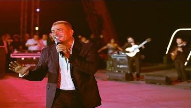 صورة عمرو دياب يغني “شكرا من هنا لبكرة” بحفله في دبي (فيديو)