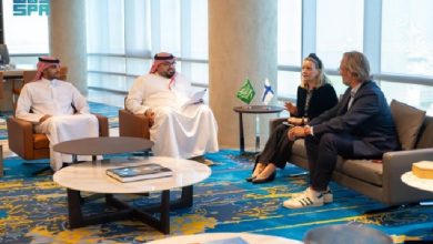 صورة وزير الاقتصاد والتخطيط يناقش مع سفيرة فنلندا لدى المملكة العلاقات الاقتصادية بين البلدين