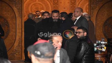 صورة أشرف زكي وشيكو في عزاء شقيق أحمد حلمي (صورة)