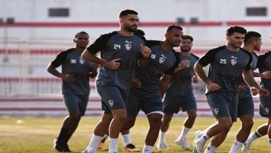صورة لاعبو الزمالك يحتفلون بعيد ميلاد أوباما في ختام الاستعداد لمواجهة سوار الغيني