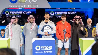 صورة كارلوس ألكاراز يتوج بكأس موسم الرياض للتنس