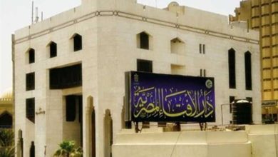 صورة الإفتاء يجوز تأخير طواف الإفاضة إلى آخر مكث الحاج بمكة ليُغنِيَ عن طواف الوداع.. ويجوز توكيل رمي الجمرات