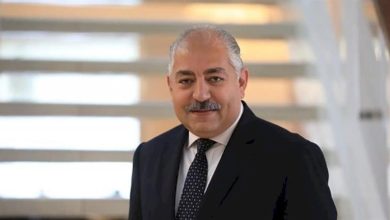 صورة “الأستاذ المحترم”.. مي كساب تنعى العامري فاروق