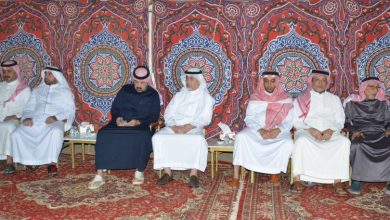 صورة أسرة فيومي تستقبل المعزين في فقيدتها  أخبار السعودية