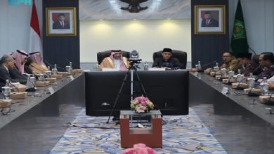 صورة الخريجي يبحث التعاون المشترك مع نائب وزير الشؤون الدينية بإندونيسيا