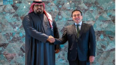 صورة وزير الاقتصاد يبحث تعزيز العلاقات الثنائية مع وزير الخارجية الإسباني