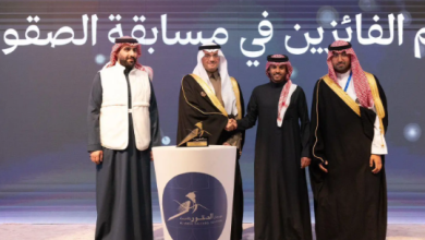 صورة الأمير سعود بن طلال يرعى ختام مهرجان الصقور بالأحساء