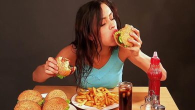صورة هذا ما يحدث لجسمك إذا تناولت الطعام بسرعة- مفاجأة