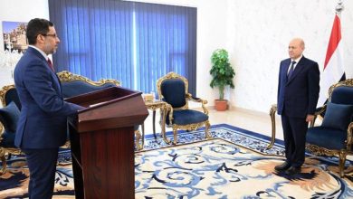 صورة رئيس مجلس القيادة الرئاسي يحدد أولويات الحكومة اليمنية  أخبار السعودية