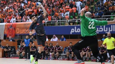 صورة الشباب بطلا للنسخة الأولى من سوبر اليد السعودي البحريني