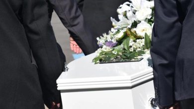 صورة دفن وجنازة وعزا.. حيوان لن تتخيله يشبه الإنسان في مراسم الموت
