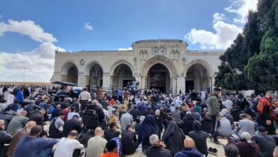 صورة 80 ألفا يؤدون صلاة الجمعة الأولى من “رمضان” في المسجد الأقصى