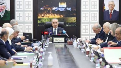صورة اشتية: اسرائيل تقتل من يحاول تجنب الموت جوعا