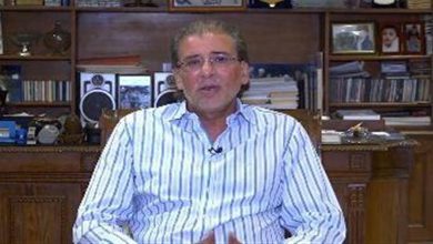 صورة خالد يوسف يودع صلاح السعدني ويستعيد ذكرياته مع نور الشريف ويوسف شاهين