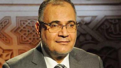 صورة سعد الدين الهلالي يدافع عن زاهي حواس ويهاجم “من أراد إشعال الفتنة”