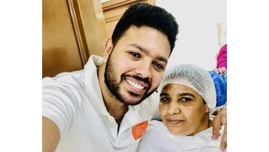 صورة “دعواتكم لـ أمي”..  محمد شاهين يعلن خضوع والدته لعملية جراحية