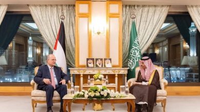 صورة وزير الخارجية يبحث تطورات غزة و«الضفة» مع رئيس وزراء فلسطين  أخبار السعودية