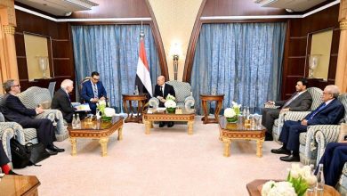 صورة العليمي يندد بتباطؤ المجتمع الدولي في معاقبة الحوثي  أخبار السعودية