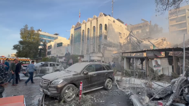 صورة رئيس أركان الجيش الإيراني: أميركا تتحمل مسؤولية الهجوم على قنصليتنا بدمشق