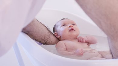 صورة استحمام الرضيع في الشهر الأول.. كل ما عليك معرفته