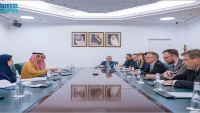 صورة الجبير يبحث العلاقات الثنائية مع وفد من كبار الخبراء وممثلي الحكومة الألمانية