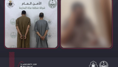 صورة القبض على وافدين بتأشيرة زيارة بتهمة النصب والاحتيال بالترويج لحملات حج وهمية 
