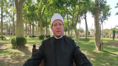 صورة كيف تربي أولادك في هذا الزمان الصعب تربية ناجحة؟.. نصيحة من عصام الروبي