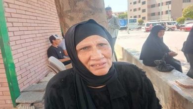 صورة أم تحتضن قاتل ابنها في الدقهلية.. ما السر وراء هذا التسامح؟