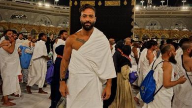 صورة بعد جدل “الوشم والشبشب”.. ميدو ينشر فيديو لأذان الفجر من المسجد الحرام