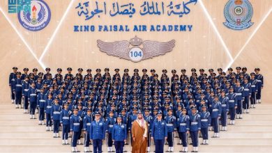 صورة وزير الدفاع يرعى حفل تخريج الدفعة 104 من طلبة كلية الملك فيصل الجوية  أخبار السعودية