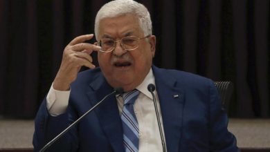 صورة الرئيس عباس يباشر حملة اتصالات دولية واسعة لوقف المجاعة بغزة