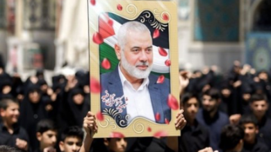 صورة ميدل إيست اي : إسرائيل تسمح بمغادرة عشرات الفلسطينيين والأتراك من غزة بينهم أفراد من عائلة هنية