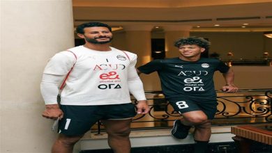 صورة عناق الشناوي وحسام حسن.. لاعبو الأهلي والزمالك ينتظمون في معسكر منتخب مصر (صور)