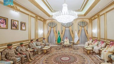 صورة وزير الدفاع يستقبل المُرقَّين بالأمر الملكي ويقلدهم رتبهم العسكرية الجديدة  أخبار السعودية