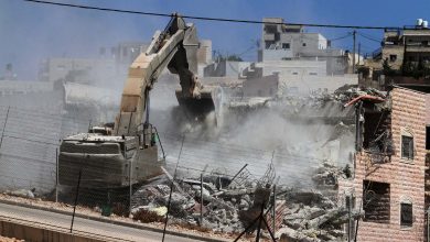 صورة الاحتلال يجبر مقدسيا على هدم منزله في بلدة العيسوية