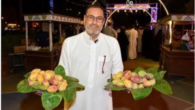 صورة فعالية اللوز القطيفي تجذب الأهالي لاقتنائه والتعرف على طرق زراعته