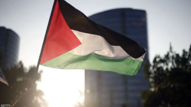 صورة الرئيس عباس يتسلم من القنصل العام البريطاني رسالة الاعتراف بدولة فلسطين