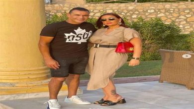 صورة مش بخيل معايا… 20 صورة لقصة حب عصام الحضري وزوجته من المعاناة إلى النجومية