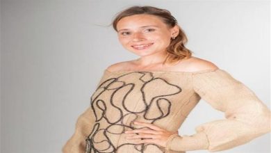 صورة موضة راقية.. 20 صورة تكشف حكاية مصمم حوّل الخيش إلى أزياء أنيقة