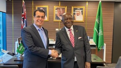 صورة سفير المملكة لدى نيوزيلندا يلتقي المفوض السامي لجمهورية جنوب أفريقيا