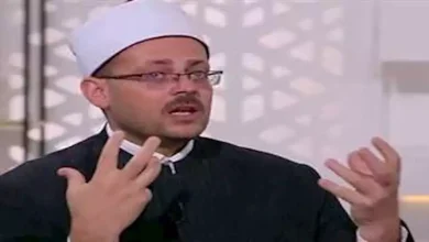 صورة عالم بالأوقاف يوضح فضل الصلاة على النبي صلى الله عليه وسلم وصيغها المتنوعة