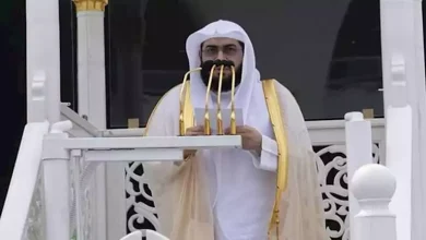 صورة خطيب المسجد الحرام يحذر من اعتياد الذنوب والسيئات: أمارة الخذلان والبُ