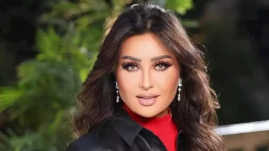صورة بـ باقة ورد وعلم تونس.. لطيفة في أحدث ظهور لها