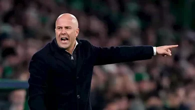 صورة “استمر في الضحك”.. رد فعل غريب من مدرب ليفربول بسبب عقد محمد صلاح (فيديو)