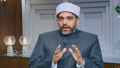 صورة ما حكم تغيير عملة لشخص بالسوق السوداء ثم محاسبته بسعر البنك؟.. أمين ال