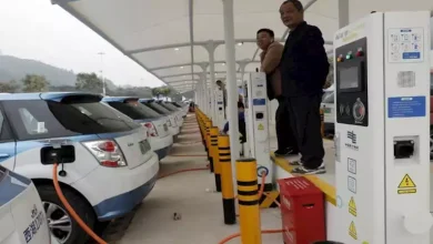 صورة إيطاليا تتهم كبار مصنعي السيارات الكهربائية بتضليل المستهلكين