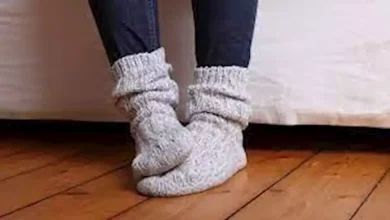 صورة لماذا تشعر ببرودة الأطراف في الشتاء رغم ارتداء الجواب؟.. مفاجأة